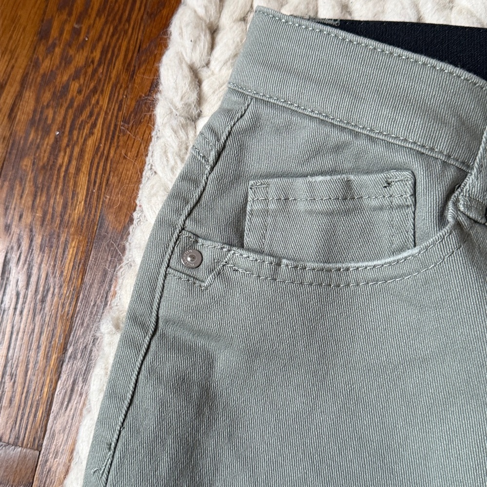 Wit & Wisdom Olive Green Ankle Crop Pants - Picture 4 of 7